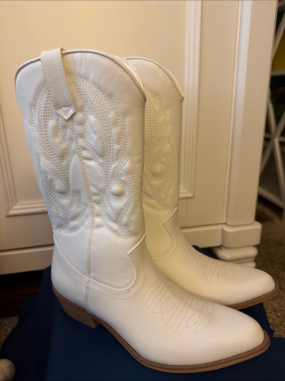 Coconuts by Matisse White Embroidered Western Heeled Boots
